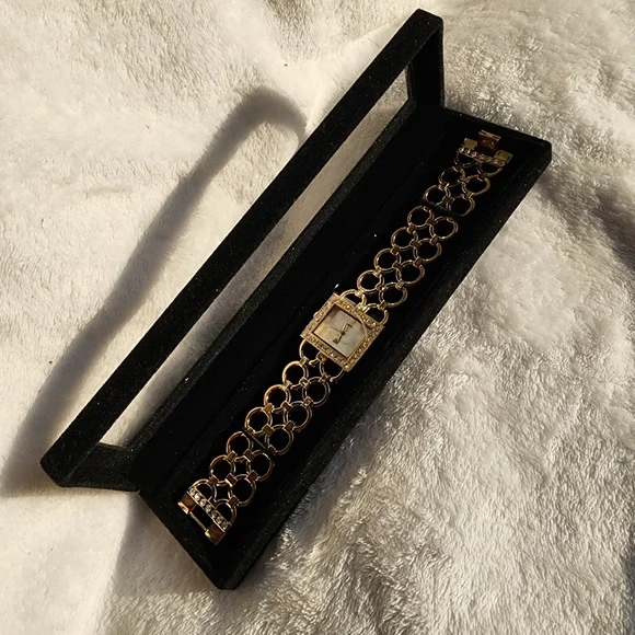 Elizabeth Taylor White Diamonds Watch - Picture 3 of 11